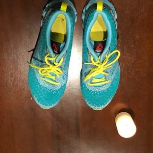 Women’s Reebok tennis shoes